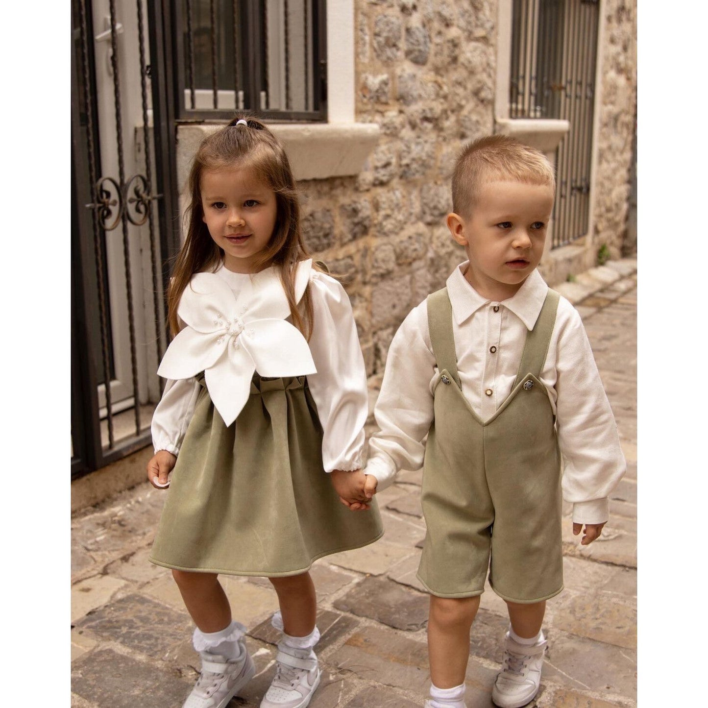 Puošni dirbtinio šilko palaidinė